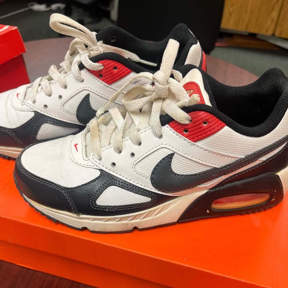 Nike Air Max IVO